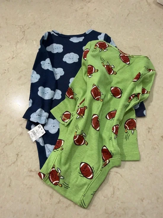 Old Navy Green Football Print One-Piece Bodysuit for Kids NWT 6-12 M - Picture 3 of 3